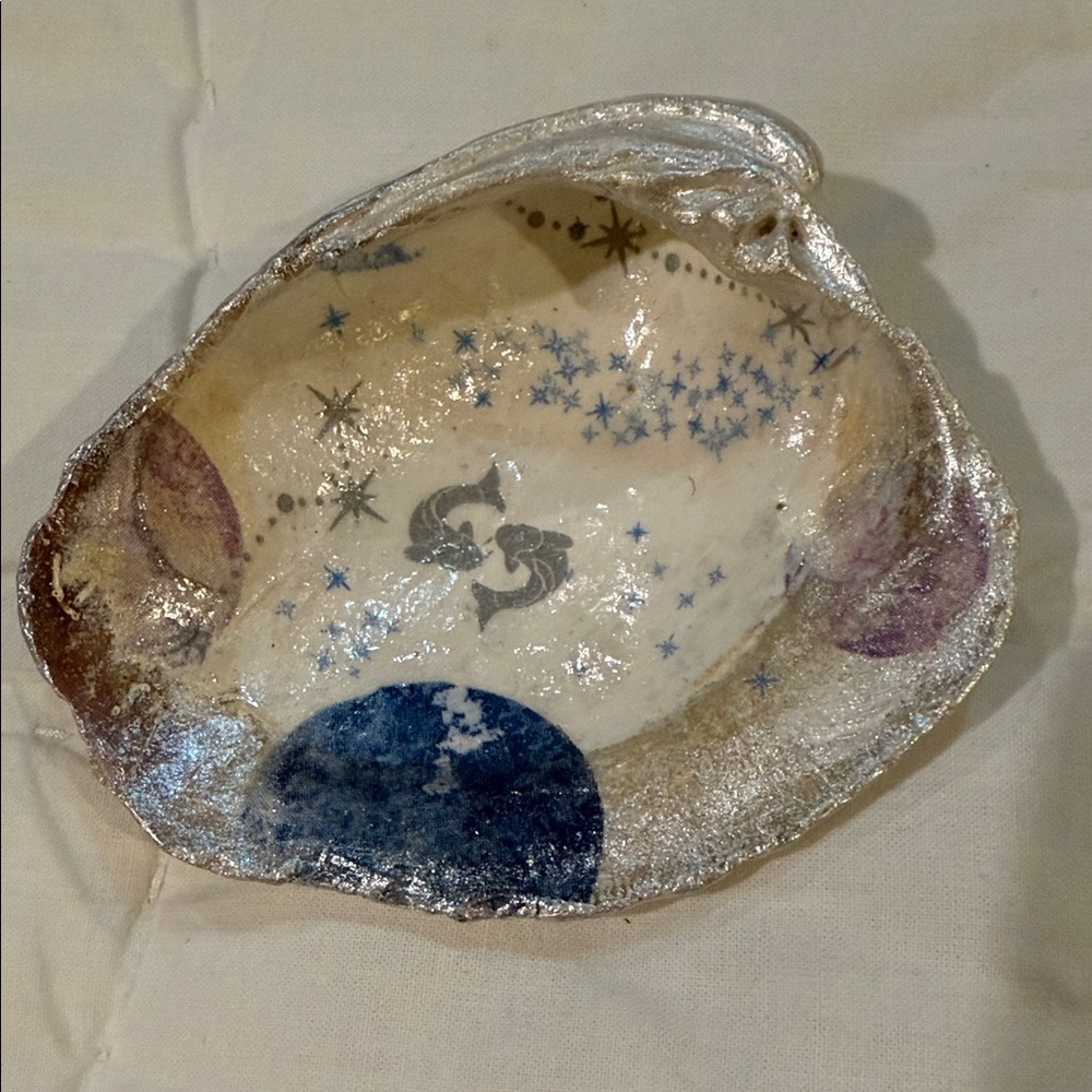 Decorative Shell Dish with Starry and Pisces Design.